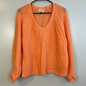 NWT Universal Thread V-neck Knit Peach/Orange Pullover Sweater Size Medium
